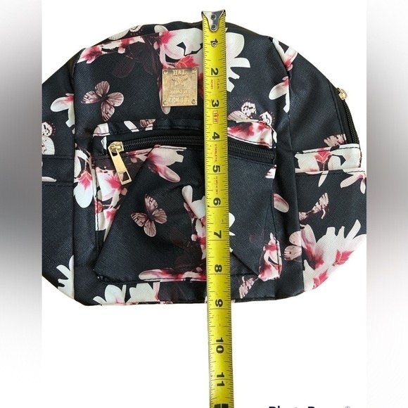 *Free Gift w/ Purchase* NWT Floral Backpack Purse - Picture 4 of 7